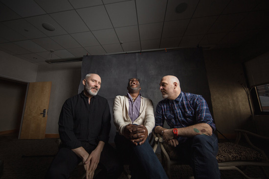 The Bad Plus: Reid Anderson (bass), Orrin Evans (piano) und Dave King (drums). Bild: © kayfieldmedia,