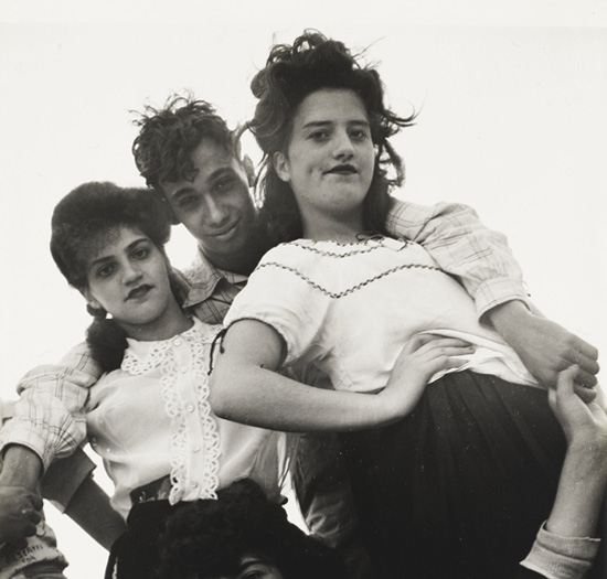Sid Grossman, Coney Island, c. 1947, gelatin silver print. The Jewish Museum, New York, Purchase: The Paul Strand Trust for the benefit of Virginia Stevens Gift. © Howard Greenberg Gallery.