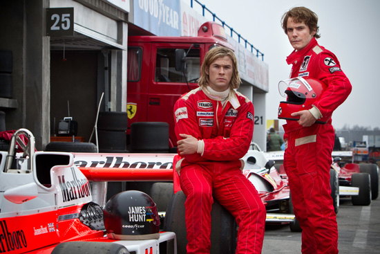 Respekt, aber keine Freundschaft: James Hunt (Chris Hemsworth, links) und Niki Lauda (Daniel Brühl) in «Rush» von Ron Howard. Foto: © Ascot Elite