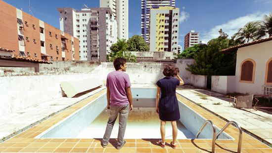 Irgendwann wird jeder von der Realität eingeholt: Szene aus «O Som ao Redor» von Kleber Mendonça Filho. Foto: CinemaScópio